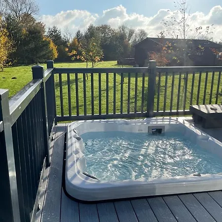 Holiday home Coopers With Hot Tub