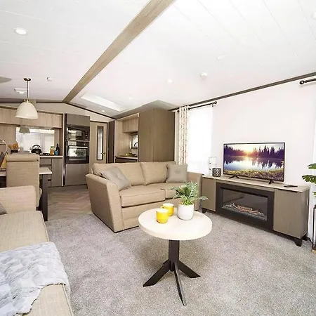 Coopers With Hot Tub