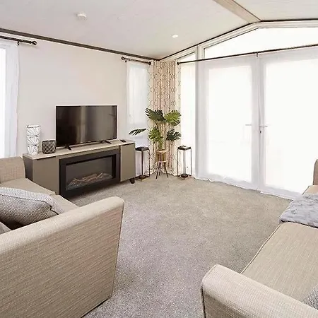 Coopers With Hot Tub