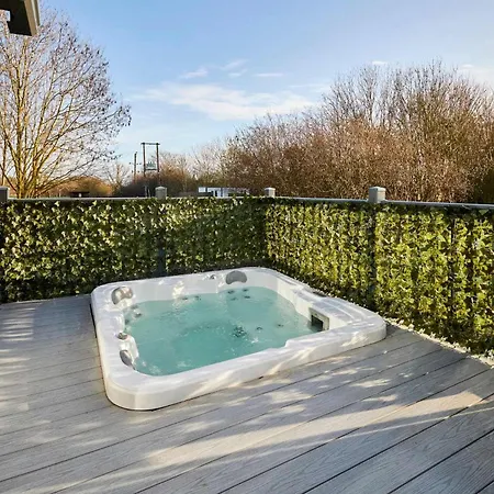 Coopers With Hot Tub *